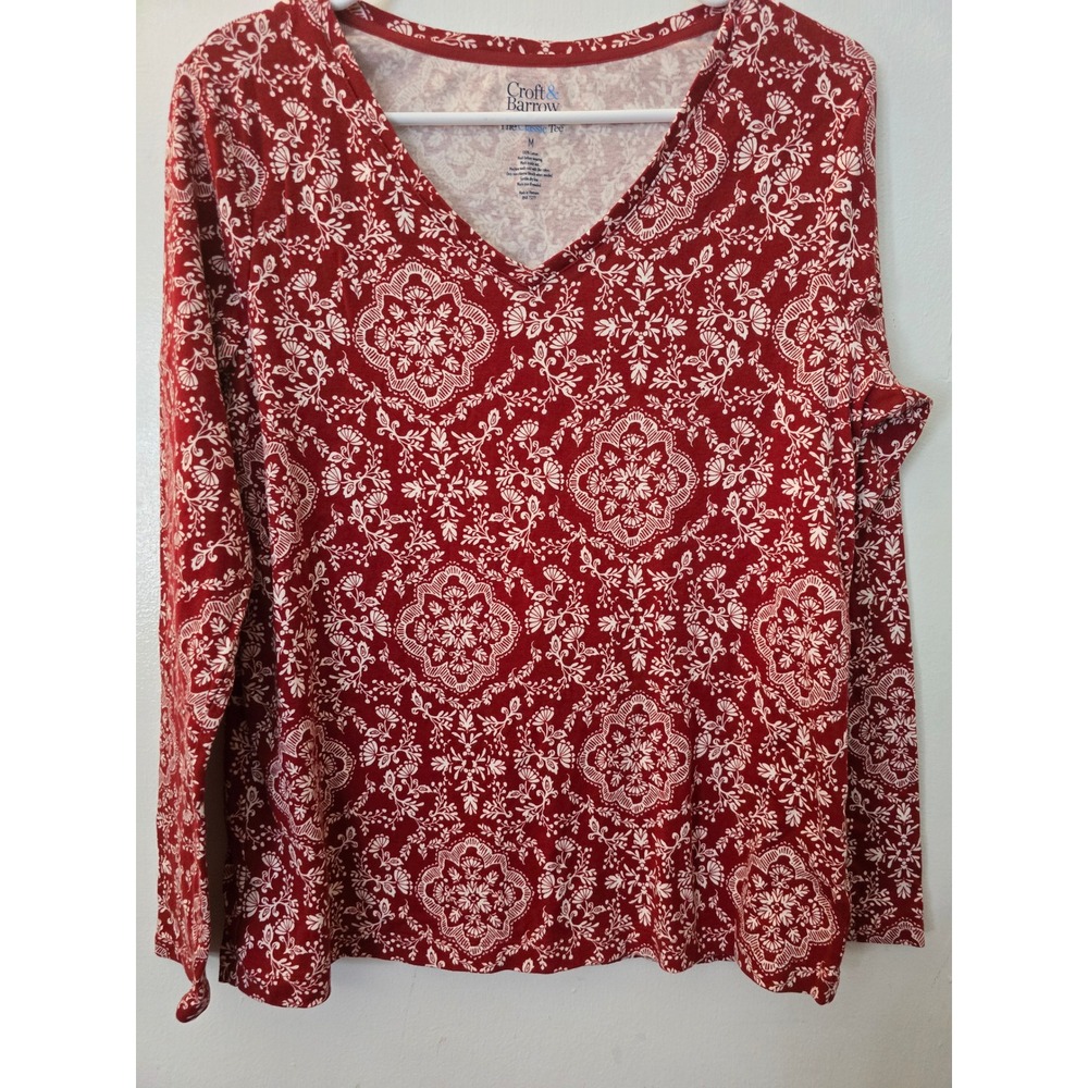Croft & Barrow Red White Medallion Floral V-Neck Long Sleeve Classic Tee M
